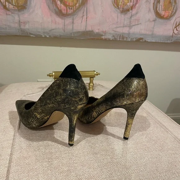 Sam Edelman Black and Gold Heels - Picture 3 of 7